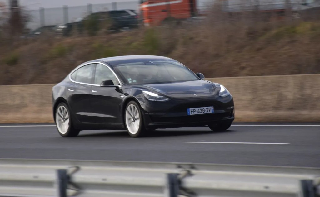 Berline VTC Many sur autoroute